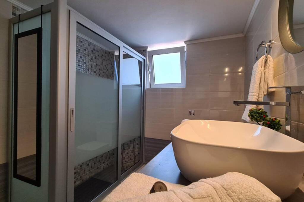 Modern Central Αpt 500M From The Beach. Chania  Екстер'єр фото